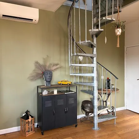 Apartman Duplex Climatise Avec Parking Et Borne Electrique Mandelieu