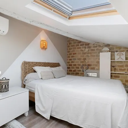 Duplex Climatise Avec Parking *