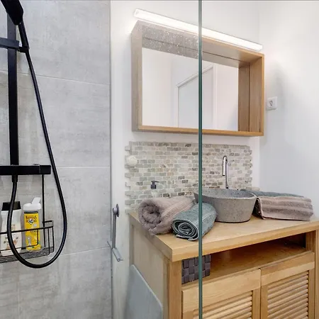 Duplex Climatise Avec Parking * Mandelieu